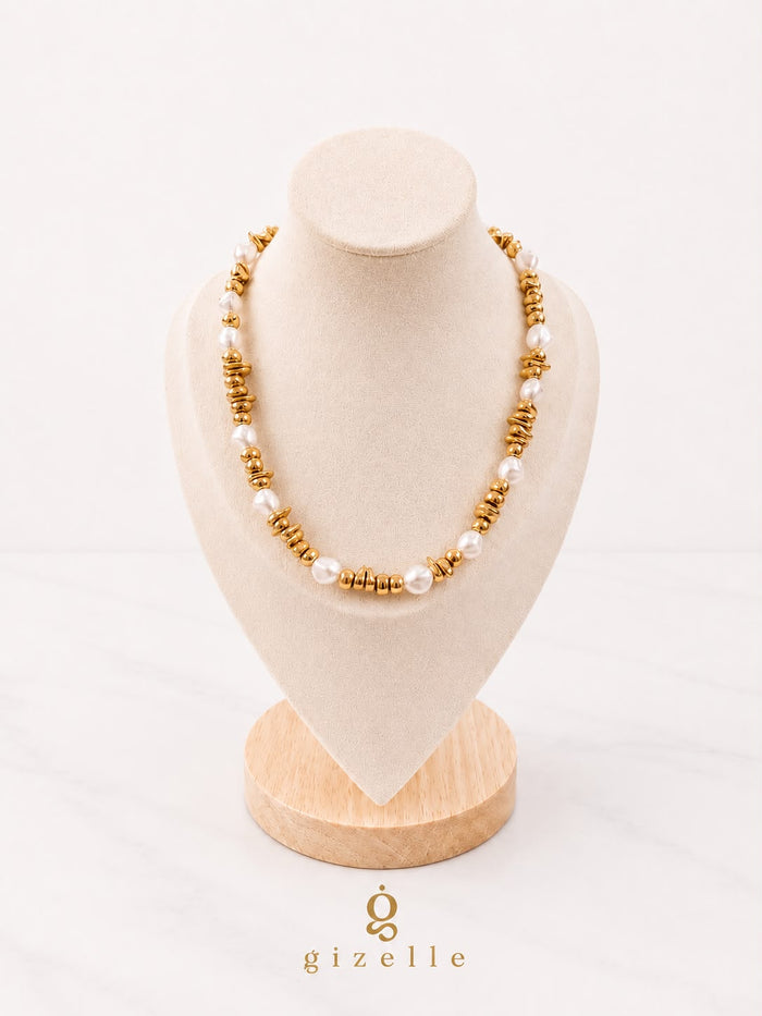 Pearl & Gold Necklace (Gizelle)