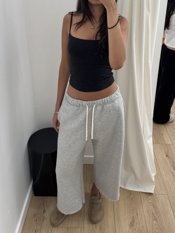 Capri Sweatpants in Heather Gray