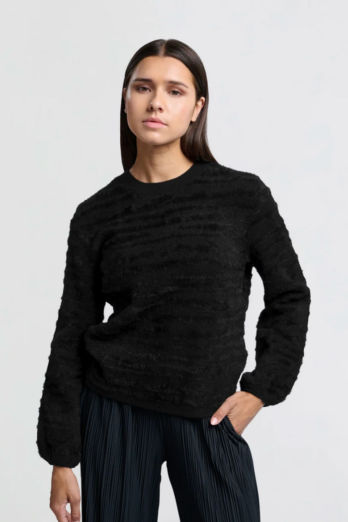 Fluffy Sweater (Yaya)