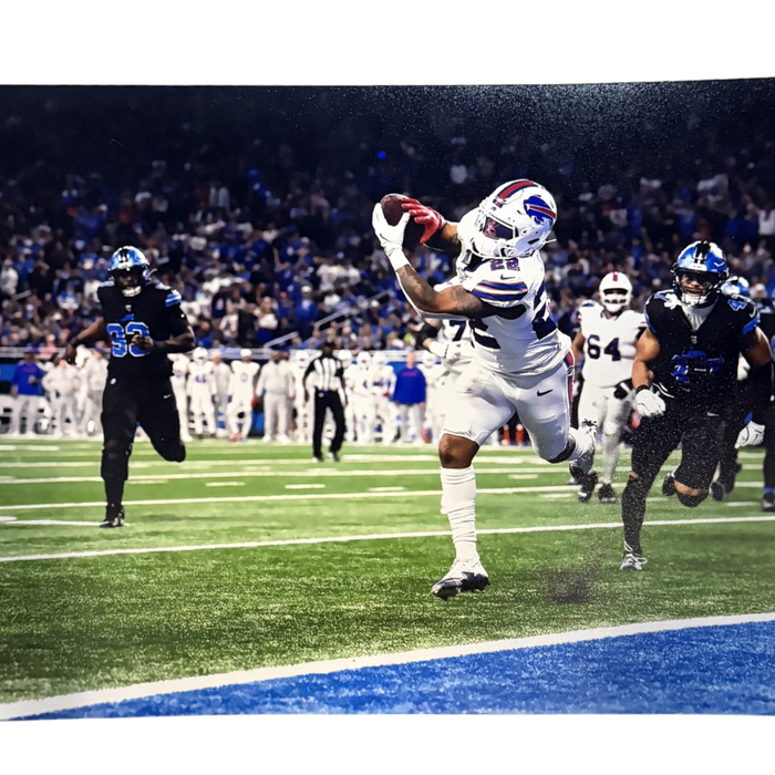 Ray Davis Unsigned Touchdown Catch vs Lions 8x10 Photo