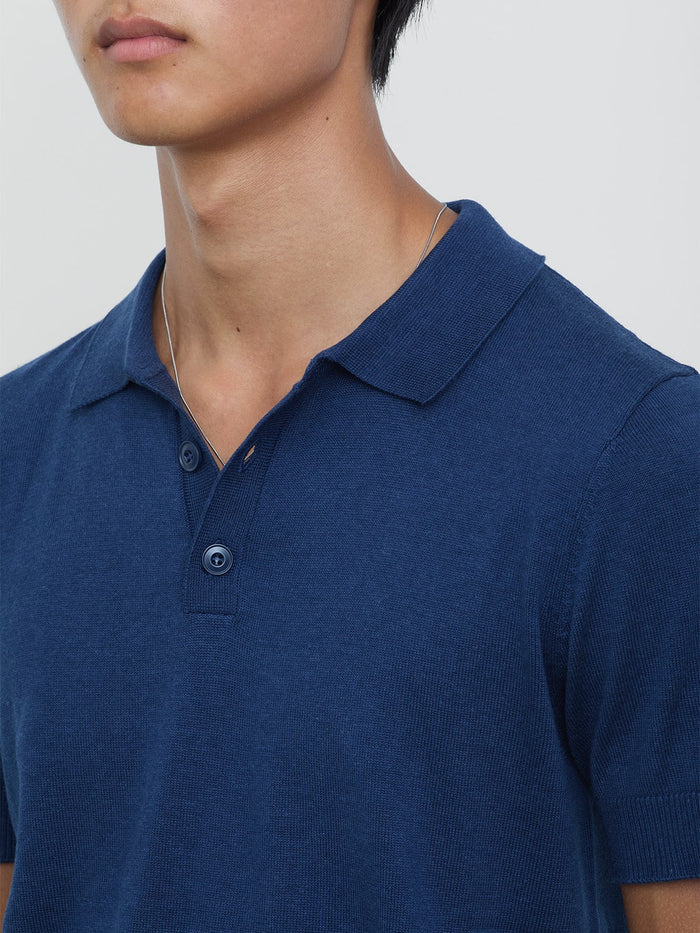Men's three-button knitted polo detail ONE DNA